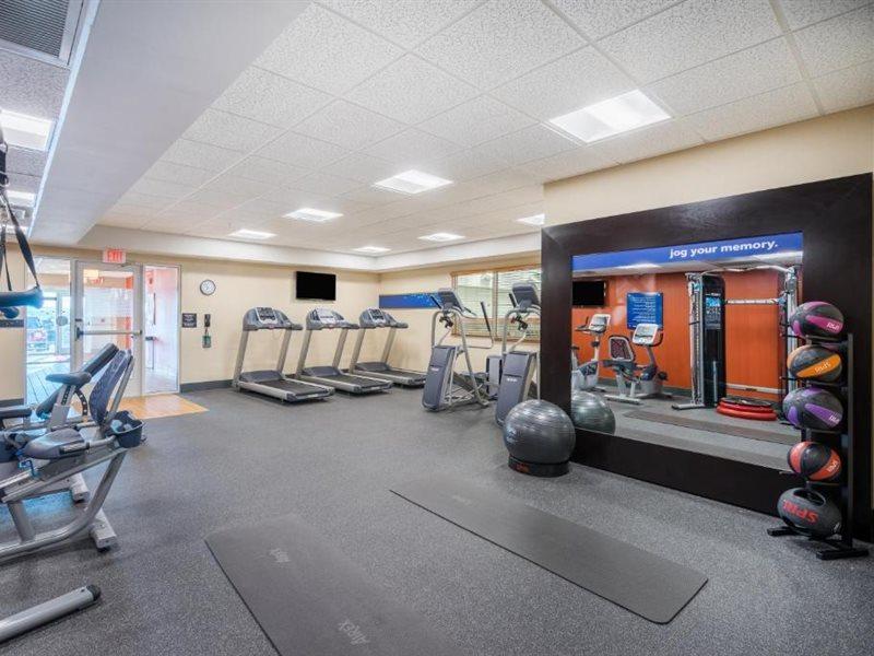 Hampton Inn By Hilton Oxford, Me Екстериор снимка