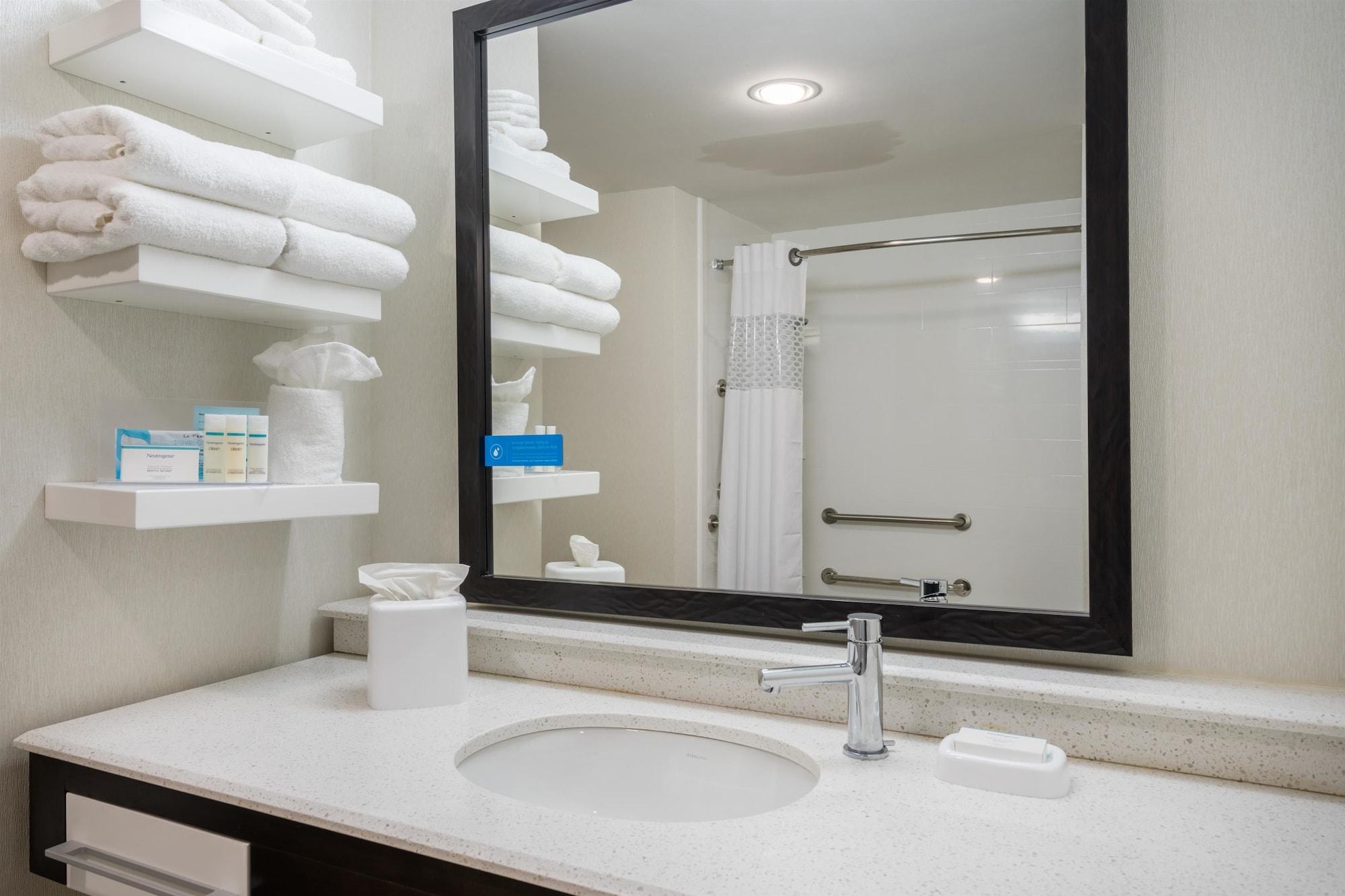 Hampton Inn By Hilton Oxford, Me Екстериор снимка