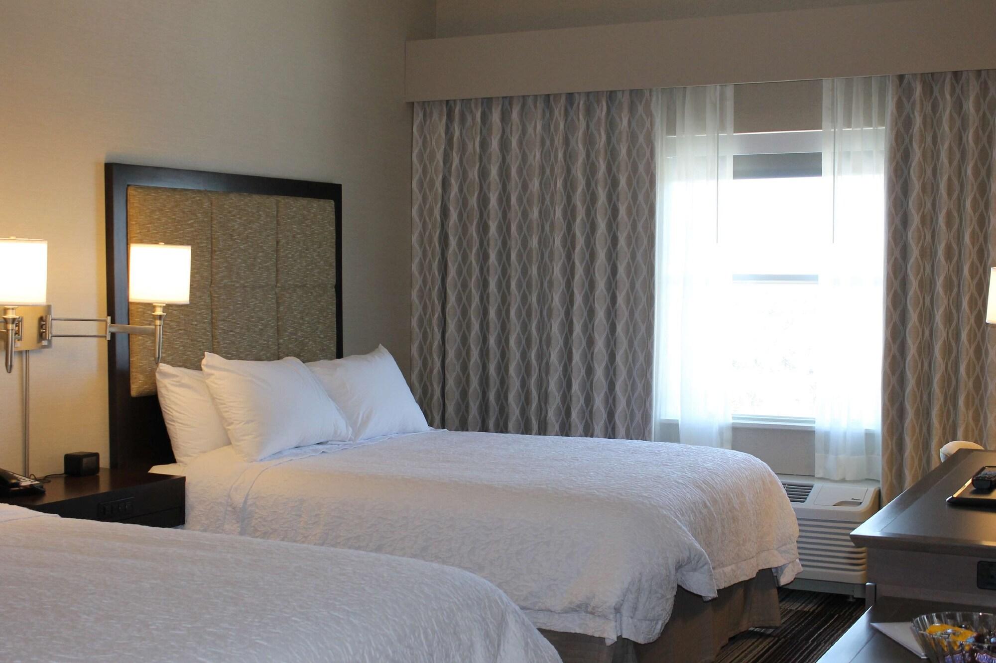 Hampton Inn By Hilton Oxford, Me Екстериор снимка