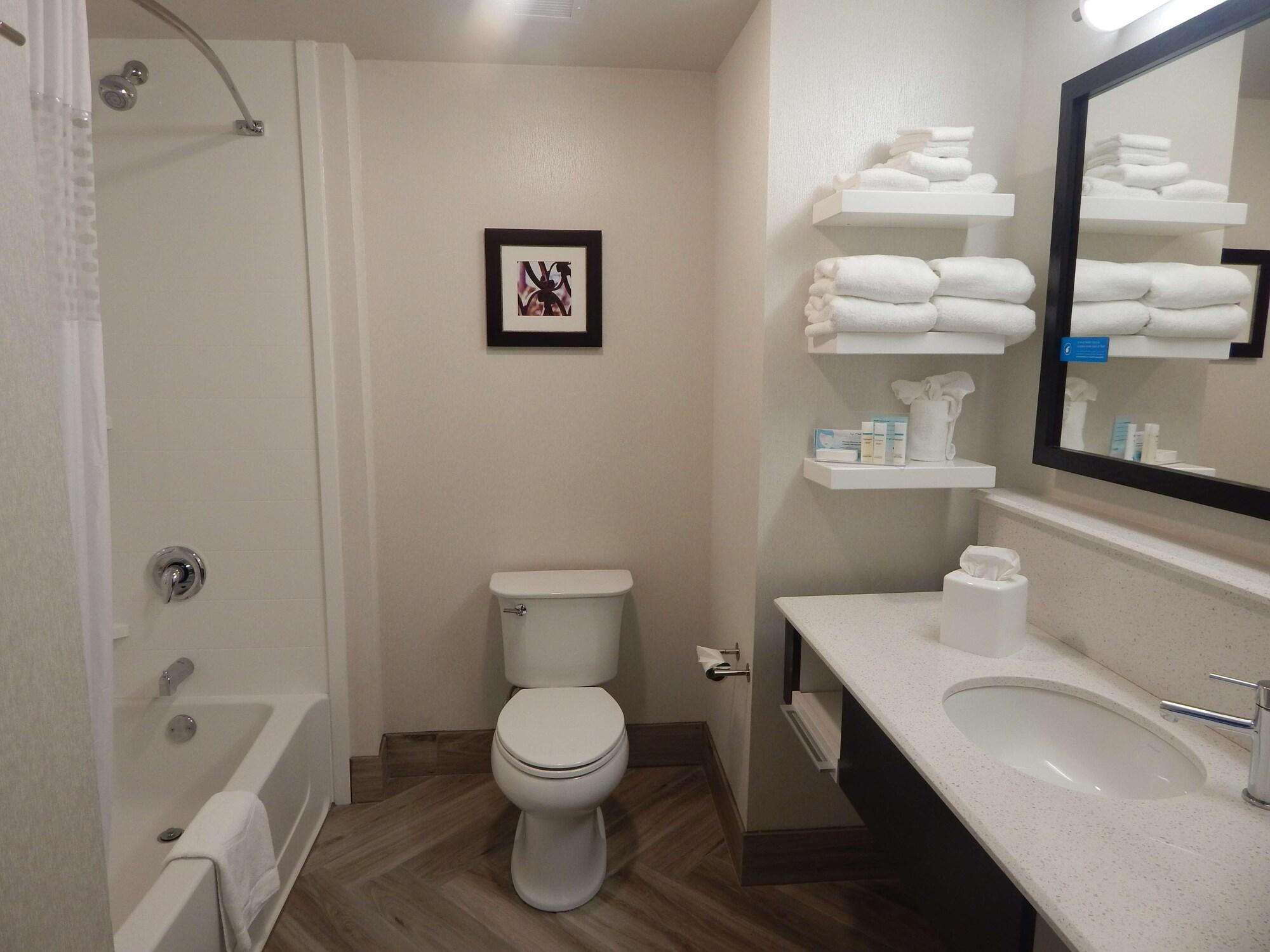 Hampton Inn By Hilton Oxford, Me Екстериор снимка