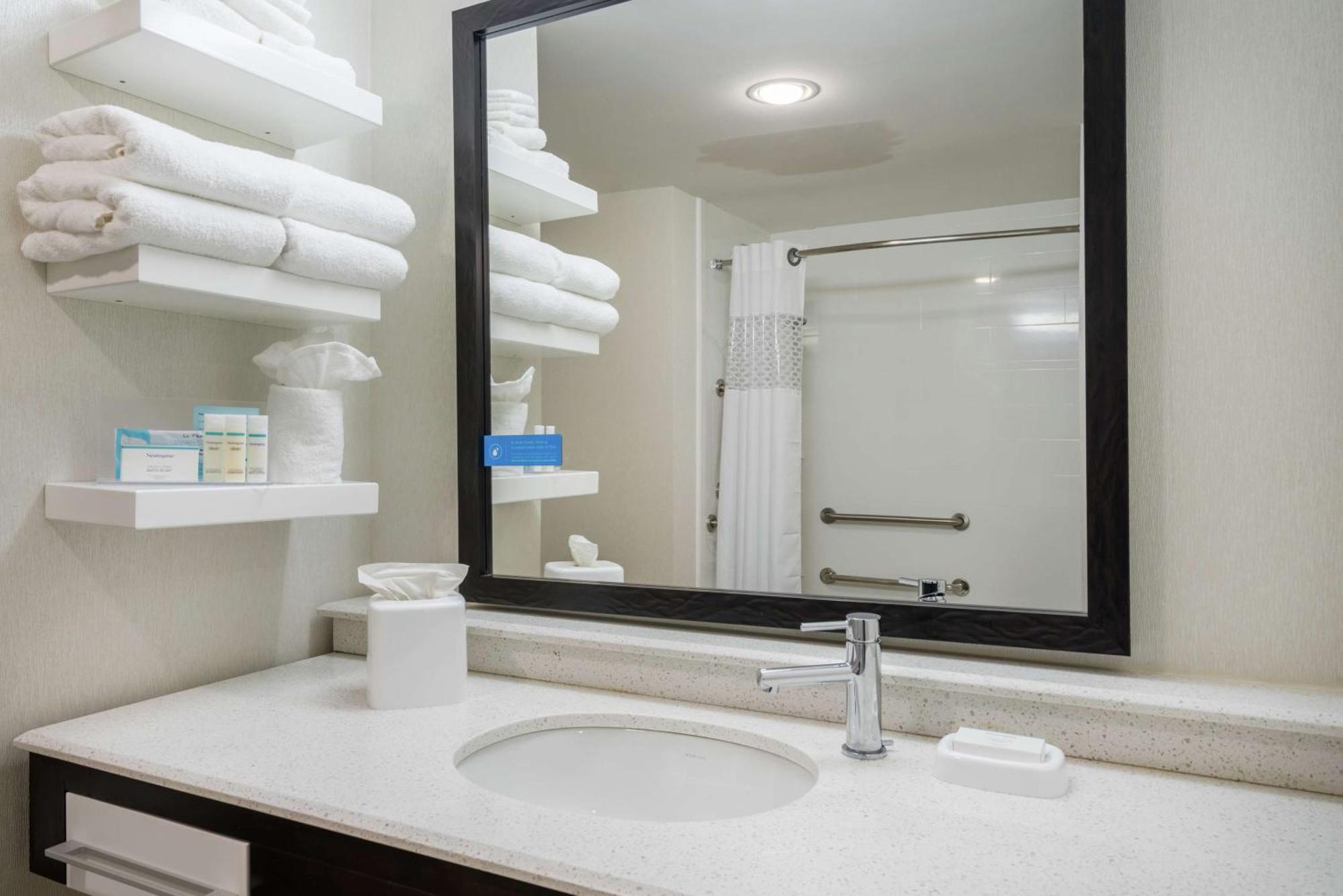Hampton Inn By Hilton Oxford, Me Екстериор снимка