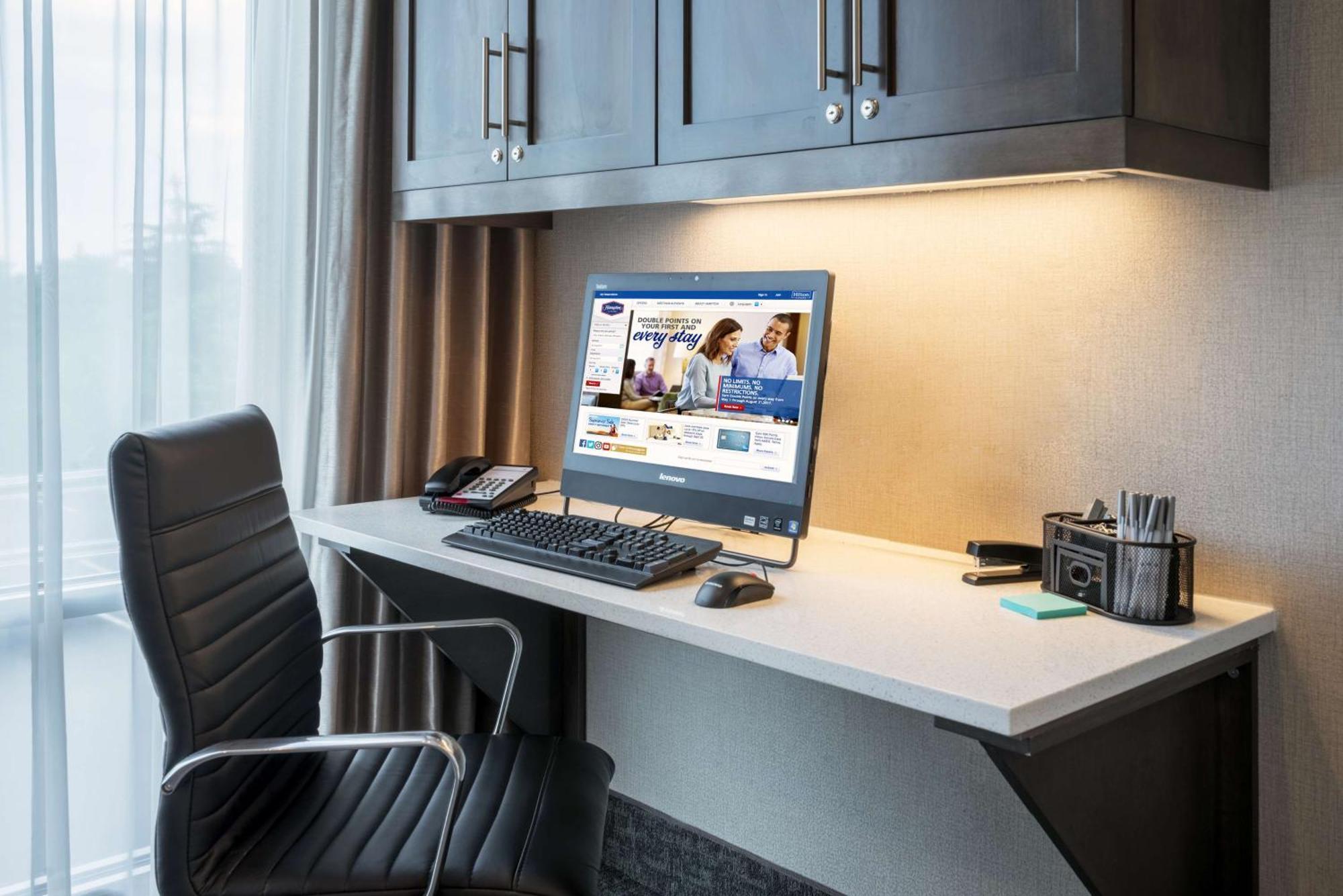 Hampton Inn By Hilton Oxford, Me Екстериор снимка