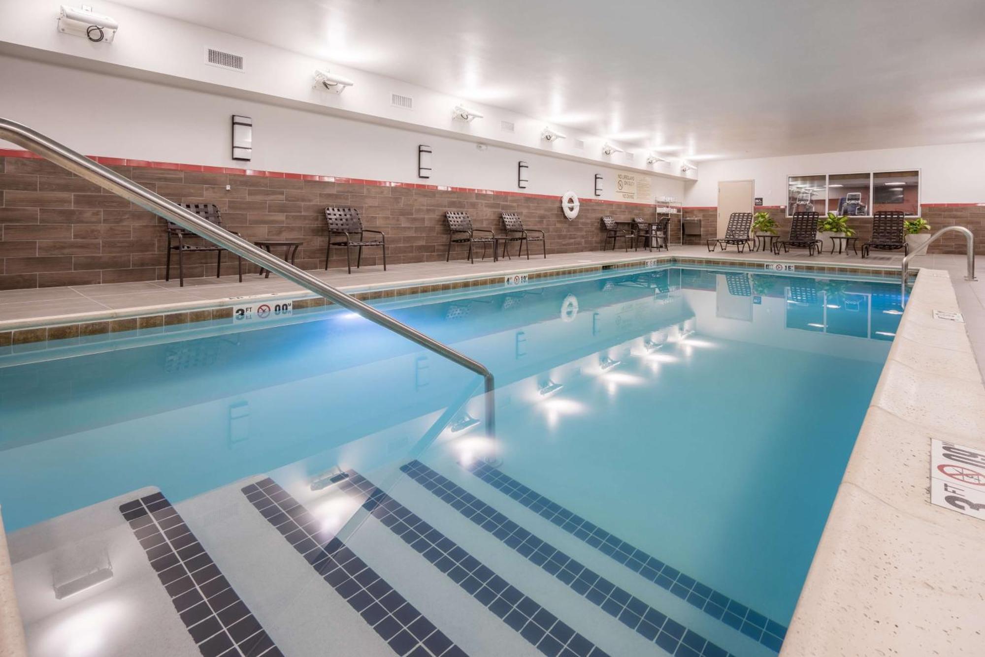 Hampton Inn By Hilton Oxford, Me Екстериор снимка