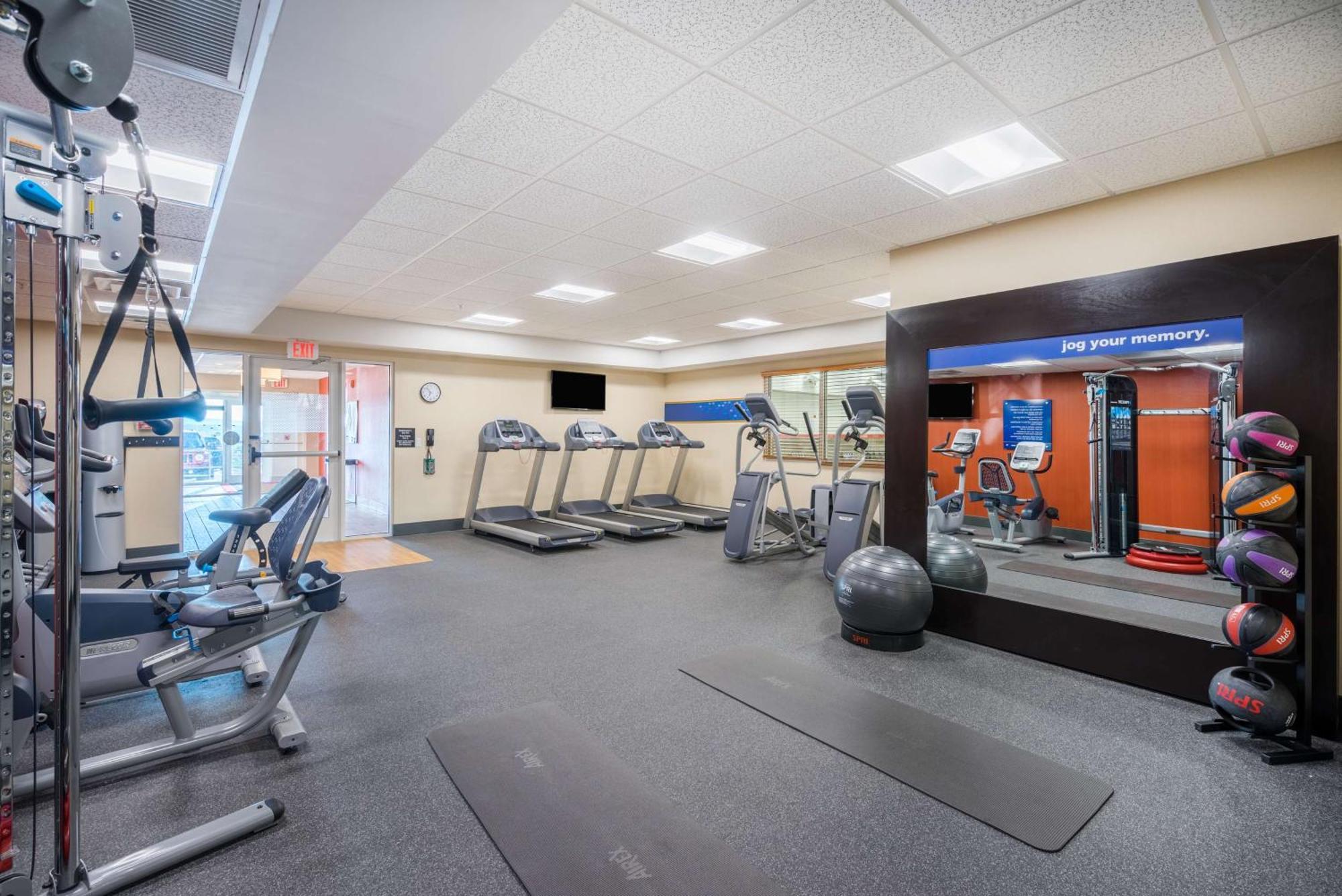Hampton Inn By Hilton Oxford, Me Екстериор снимка